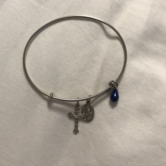 Silver cross bracelet - Picture 1 of 2